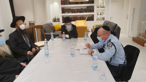 מפקד תחנת המשטרה החדש נפגש - קהילות בפתח תקווה