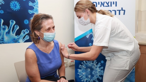 החלו החיסונים לצוותי הרפואה: ראש - חדשות בפתח תקווה