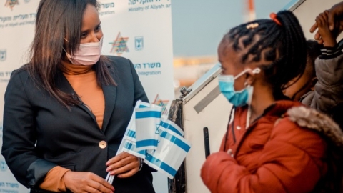 שרת הקליטה והעלייה, תושבת העיר - קהילות בפתח תקווה