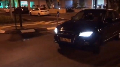 ניסיון דריסת מפגינים, איומים בתקיפה - חדשות בפתח תקווה