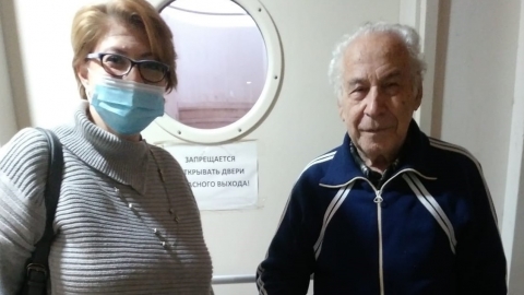 סיון זורע פועלת למען ניצולי - מעשים טובים בפתח תקווה