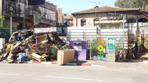 ארבע משאיות פסולת מלאות פונו - איכות הסביבה וחזות העיר בפתח תקווה