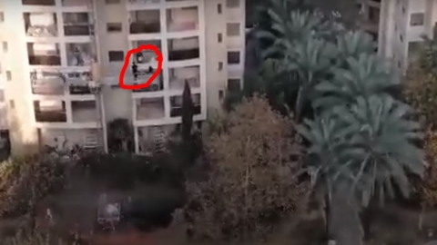 השליכו פסולת וזכוכית מהמרפסת של - חדשות בפתח תקווה