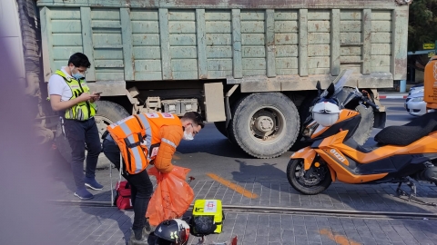 רוכב אופנוע נהרג מפגיעת משאית - חדשות בפתח תקווה