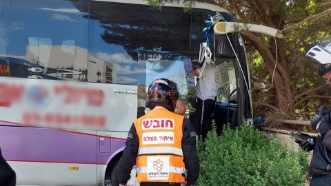 נהג אוטובוס נפצע קל לאחר - חדשות בפתח תקווה