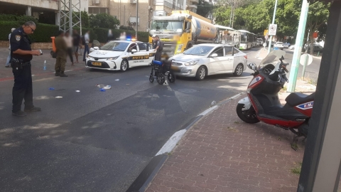  חצה כביש בכסא גלגלים ונפגע - חדשות בפתח תקווה