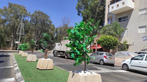 וקנית לי עץ ירוק מפלסטיק? - איכות הסביבה וחזות העיר בפתח תקווה