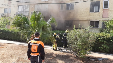 שריפה במבנה מגורים ברח' כצנלסון - חדשות בפתח תקווה