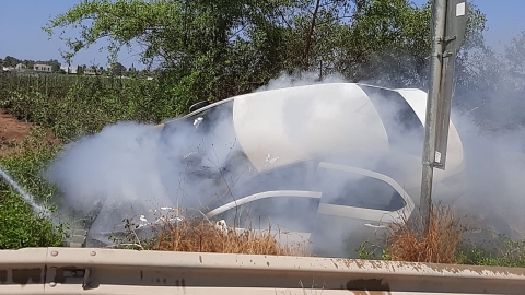 רכב עלה באש בכביש 471, - חדשות בפתח תקווה