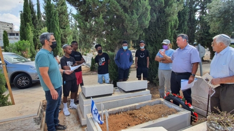 חסד וכבוד לסא"ל דוד סיני - מעשים טובים בפתח תקווה