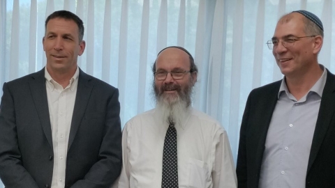 לאחר שקרא להפר את החוק, - חדשות בפתח תקווה