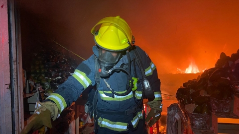 שריפה פרצה בחנות ירקות במרכז - חדשות בפתח תקווה