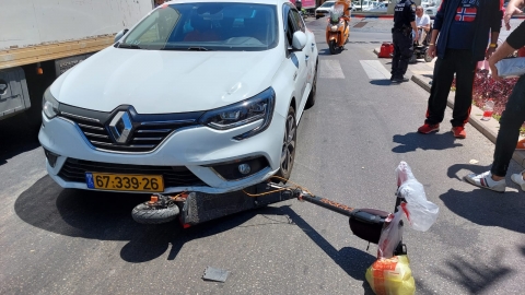 רוכב קורקינט נפצע מפגיעת מונית - חדשות בפתח תקווה