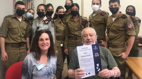 חיילי חטיבת הצנחנים מוקירים מטופלים - קהילות בפתח תקווה