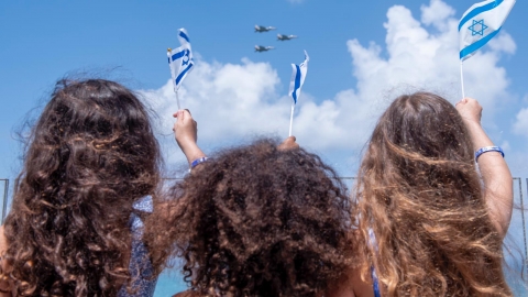 צפו המטס חולף מעל פתח - חדשות בפתח תקווה