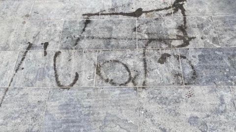 למחרת הפיגוע: כתובת גרפיטי עם - חדשות בפתח תקווה
