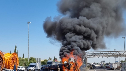 נהג משאית נהרג בתאונה בכביש - חדשות בפתח תקווה