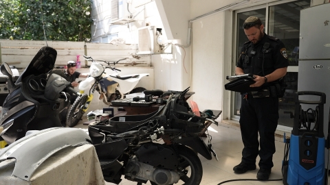 צפו: השוטרים הופתעו לגלות מוסך - חדשות בפתח תקווה