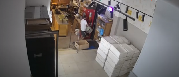 ממש מאפיה! שדד 1,500 ש"ח, - חדשות בפתח תקווה