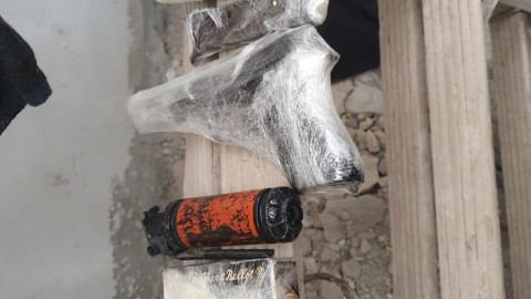 2 רימוני הלם, 2 אקדחים, - חדשות בפתח תקווה