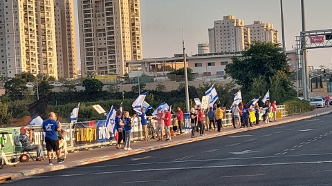אמש, "לא תחזור": עשרות הפגינו - חדשות בפתח תקווה