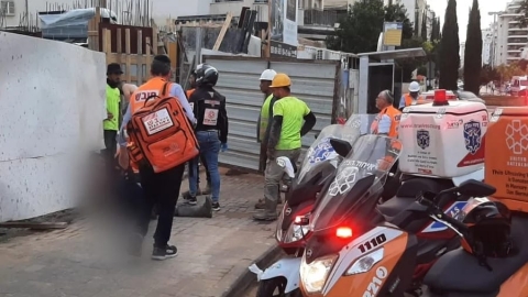 2 פועלים נחבלו כתוצאה מקריסת - חדשות בפתח תקווה
