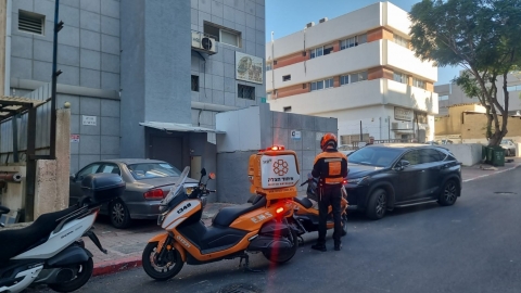 פועל נפצע במהלך עבודתו במפעל - חדשות בפתח תקווה