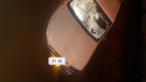 צפו: נהג נלכד ברכבו בהצפה - חדשות בפתח תקווה