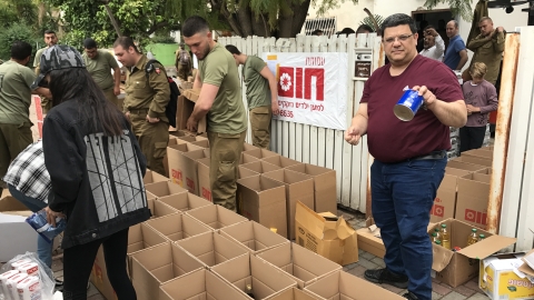 קבוצת יוסי אברהמי מתגייסת למען - מעשים טובים בפתח תקווה