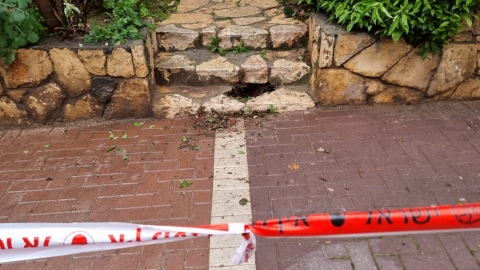השכנים ירדו לכניסה לבניין וגילו: - חדשות בפתח תקווה