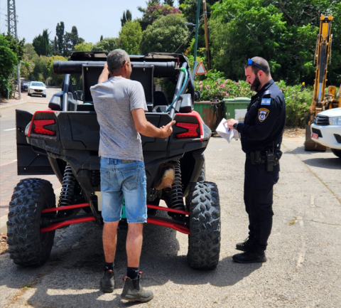 צפו: נלכד נהג ברכב ובגופו - חדשות בפתח תקווה