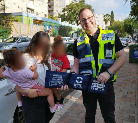  שני אחים קטנים ננעלו ברכב - חדשות בפתח תקווה
