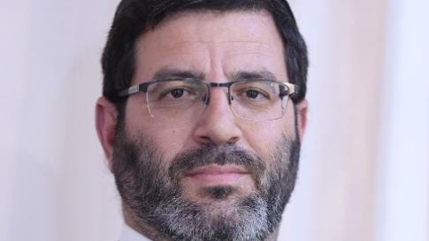 פעיל הציבור ירון קדושים תובע - חדשות בפתח תקווה