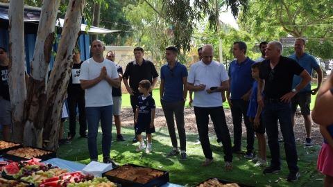 הרימו כוסית לפני שירימו את - ספורט בפתח תקווה