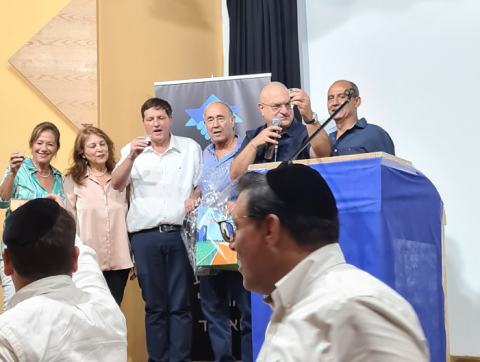 הרמת כוסית ראשונה עם יו"ר - קהילות בפתח תקווה
