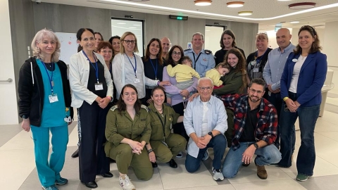 התאומות אמה ויולי קוניו בנות - בריאות בפתח תקווה