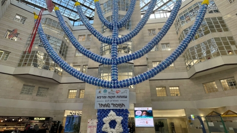 בתקווה לאורות וניסים: החנוכיה הגדולה - בריאות בפתח תקווה