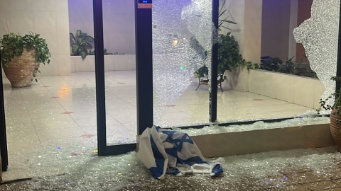 חבורת אופנוענים ניפצו את שמשת - חדשות בפתח תקווה