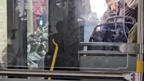 נהג האוטובוס סירב לפתח - תחבורה בפתח תקווה