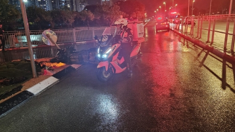 הולכת רגל נפגעה מאופנוע בדרך - חדשות בפתח תקווה