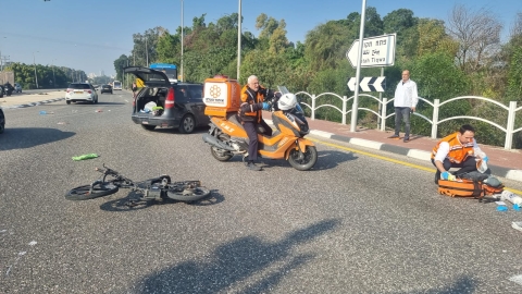 רוכב אופניים חשמליים נפצע מפגיעת - חדשות בפתח תקווה