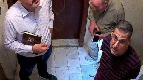 נוקשים על הדלתות, מציגים את - חדשות בפתח תקווה
