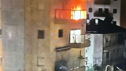 פצוע בינוני בשריפה ברח' בן - חדשות בפתח תקווה
