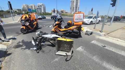רוכב אופנוע (משלוחן) נפגע מרכב - חדשות בפתח תקווה