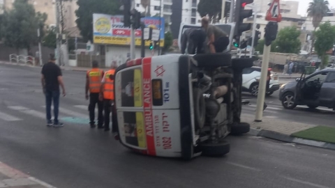 3 נפגעות בתאונה עם התהפכות - חדשות בפתח תקווה