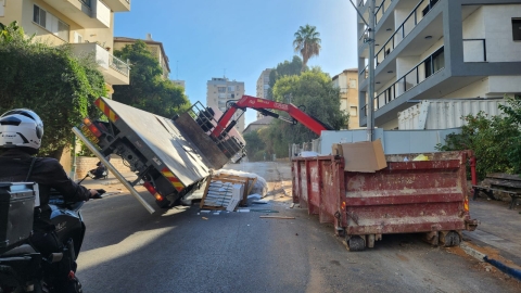 מנוף התהפך ברח' פיק"א בפ"ת - חדשות בפתח תקווה