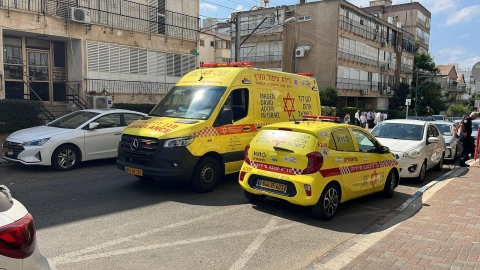 גבר ואישה נפלו מגובה בניין - חדשות בפתח תקווה