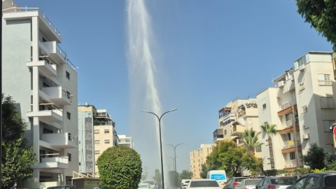 פיצוץ בצינור מים - הרכבים - חדשות בפתח תקווה