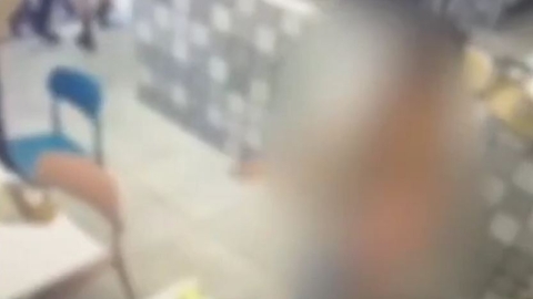 גונבת ומרביצה כשהיא ערומה לחלוטין - חדשות בפתח תקווה