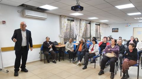 אזרחים בגיל השלישי בפ"ת קיבלו - קהילות בפתח תקווה